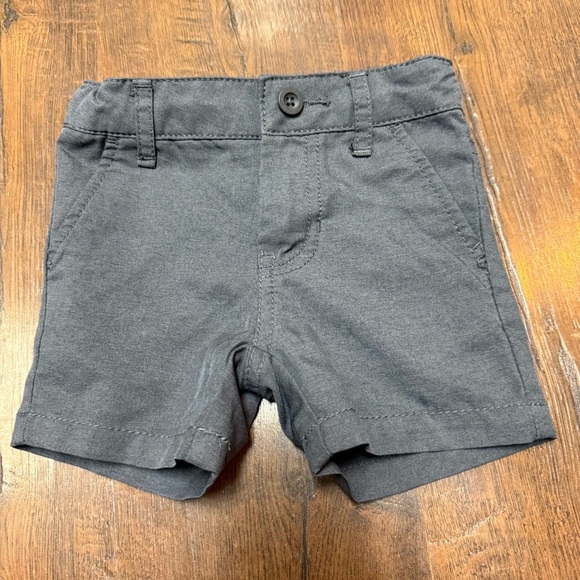 Cat & Jack Charcoal Grey Shorts 12 months perfect condition - Picture 2 of 5